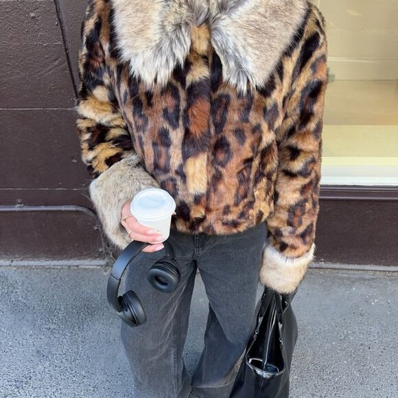 Unreal Fur Hidden Tiger NWT - Picture 2 of 12